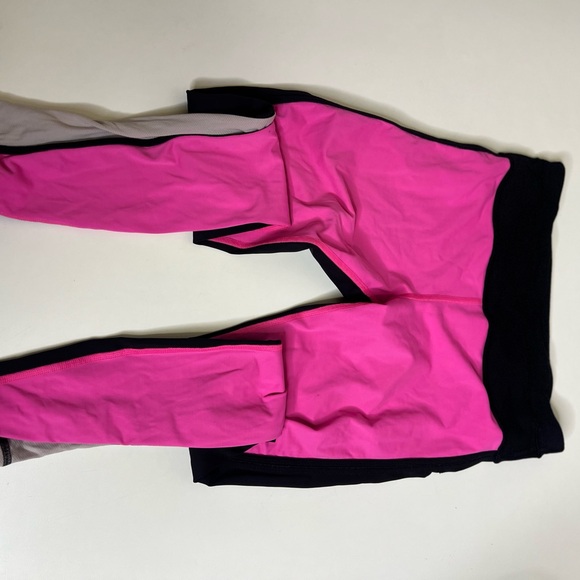 Lululemon Run: Pace Tight
Pinkelicious / Black / Parfait Pink - Size 6 - Picture 10 of 15